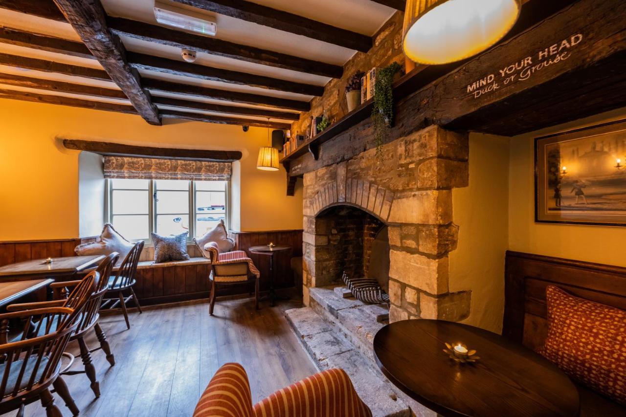 Eliot Arms Hotel Cirencester Exterior photo
